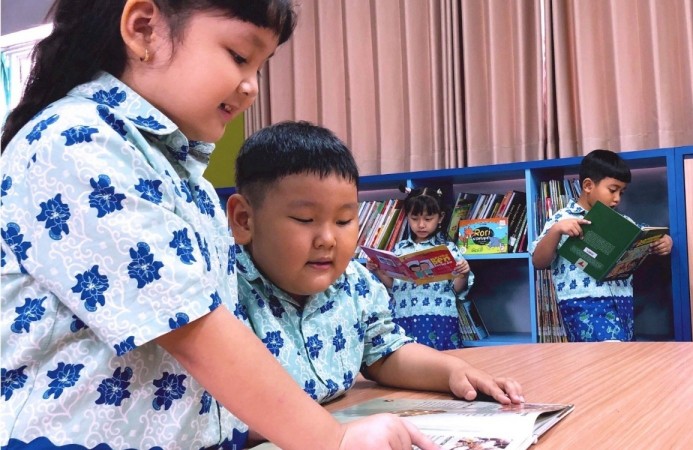 1920x900-crop-90-world_in_book