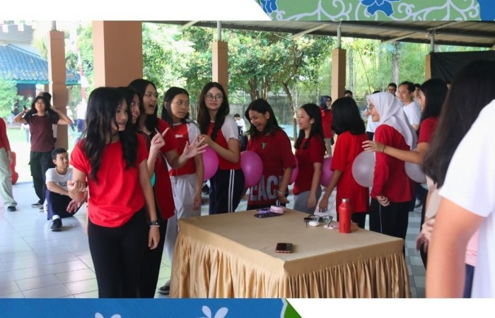 Perlombaan Ulat Balon